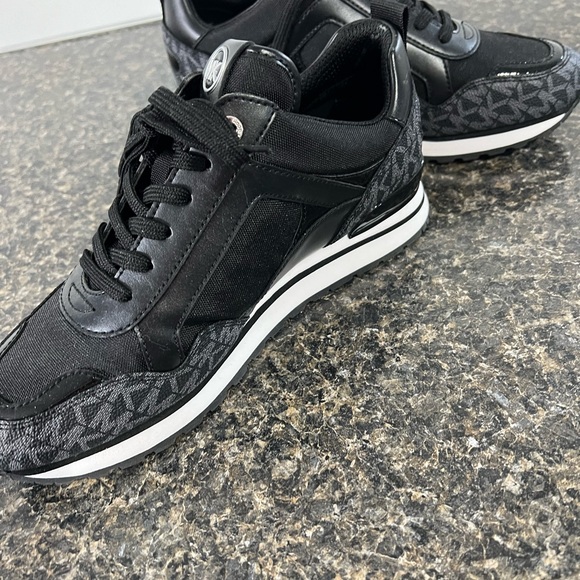 New bought in states so I can’t return them - Picture 2 of 3